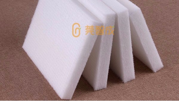 無(wú)膠棉生產(chǎn)廠家：床墊選軟的還是硬的？