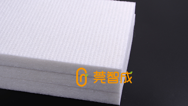 軟硬適中的床墊硬質(zhì)棉，給人提供更好的睡眠環(huán)境