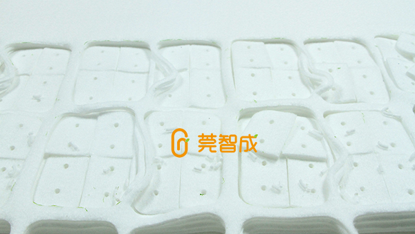 高清潔+去污，使用玻璃擦清潔棉