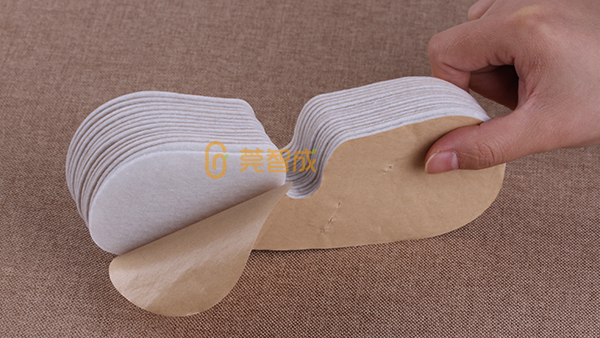 背膠針刺棉的特性主要表現(xiàn)在什么方面？
