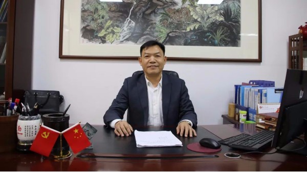 專訪廣東省海南商會(huì)副會(huì)長(zhǎng)吳川鴻：堅(jiān)持創(chuàng)新與學(xué)習(xí)，打造全球無(wú)紡布領(lǐng)域優(yōu)秀企業(yè)